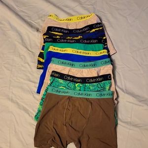 Calvin Klein Boys Medium Boxer Briefs